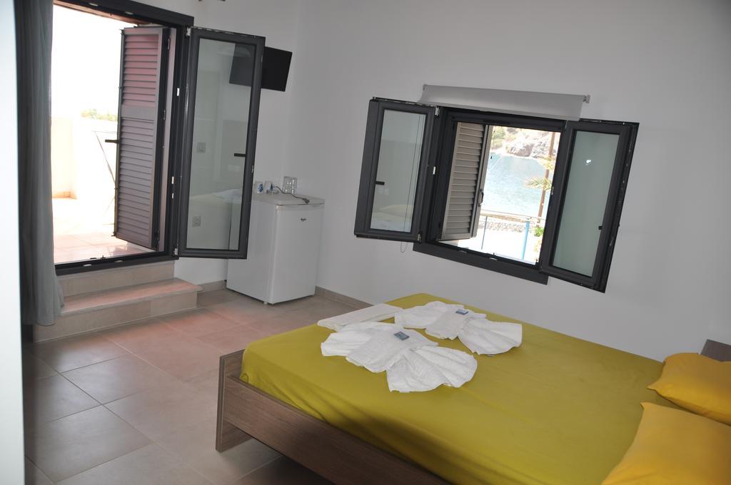 Paralia Guest House Ayía Roúmeli Ngoại thất bức ảnh