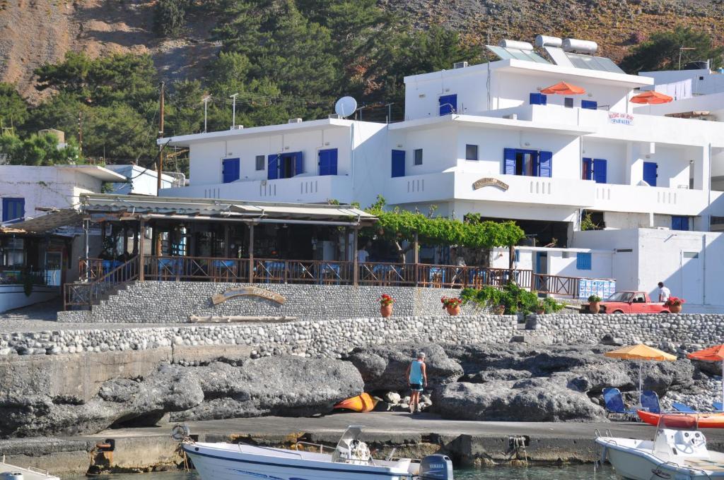 Paralia Guest House Ayía Roúmeli Ngoại thất bức ảnh